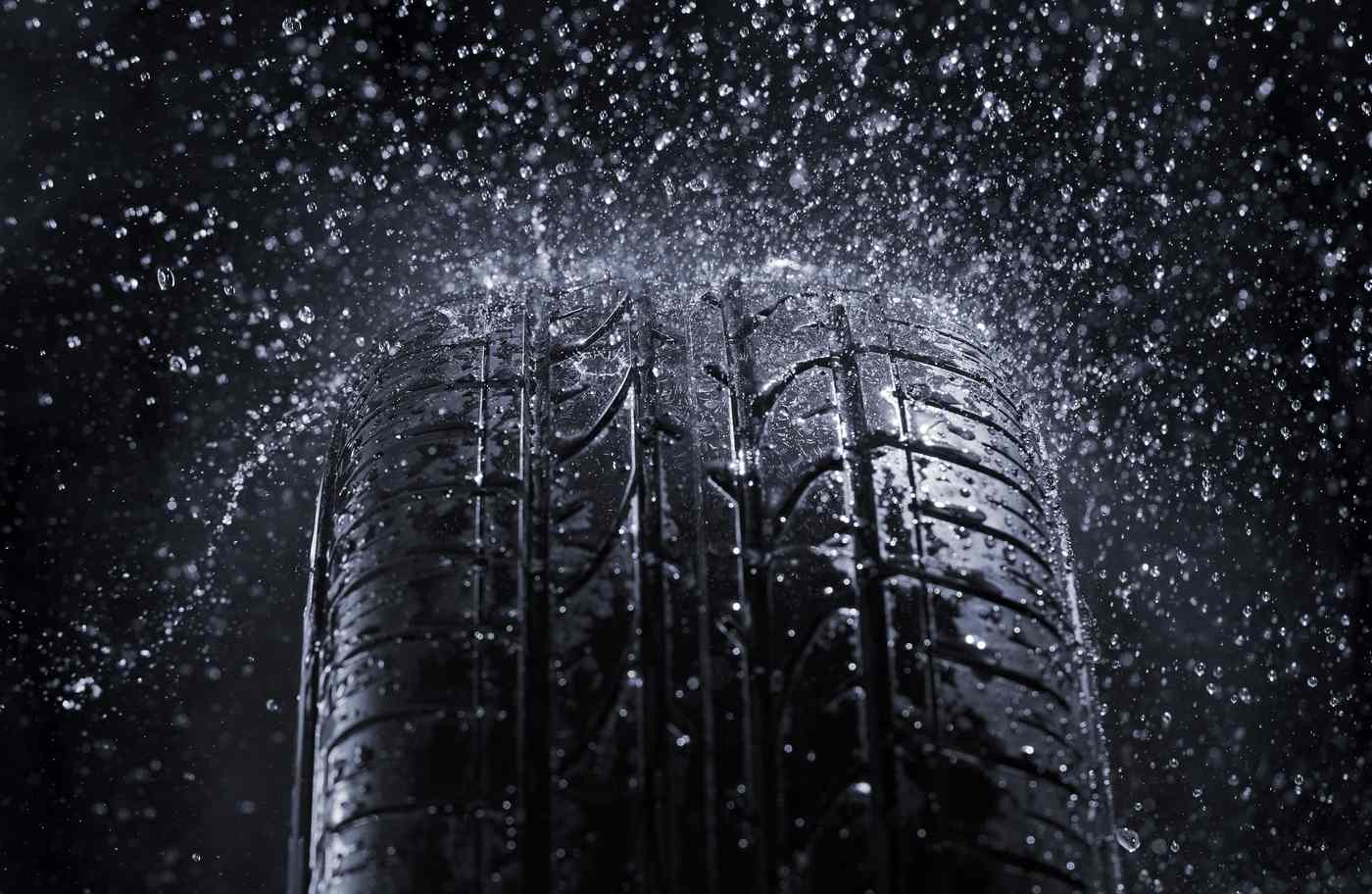 55866-car-tire-4934-wetted-by-rain_result.jpg